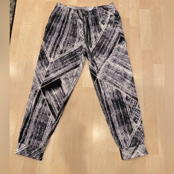 Lululemon jogger - Picture 1 of 7